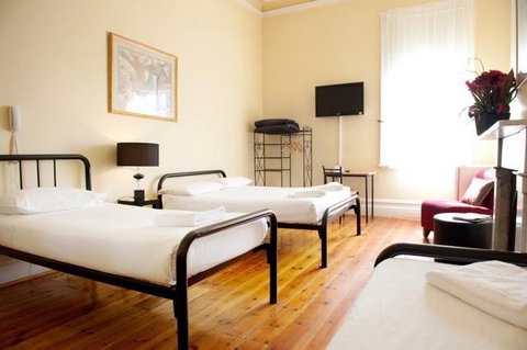 Claremont Guest House - Accommodation in Surfers Paradise 0