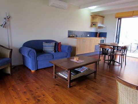 Club Yamba Luxury Hilltop Villas - Accommodation in Surfers Paradise 3
