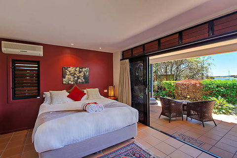Club Yamba Luxury Hilltop Villas - Accommodation in Surfers Paradise 12