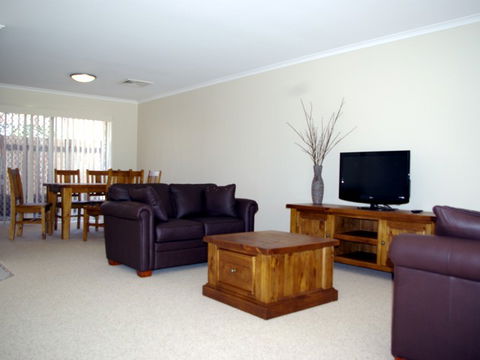 Fairways Bed & Breakfast At Jerilderie - Accommodation in Surfers Paradise 2