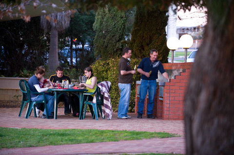 Loxton Hotel - Accommodation in Surfers Paradise 2