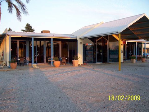 Paddle Steamer Motel - Accommodation in Surfers Paradise 1