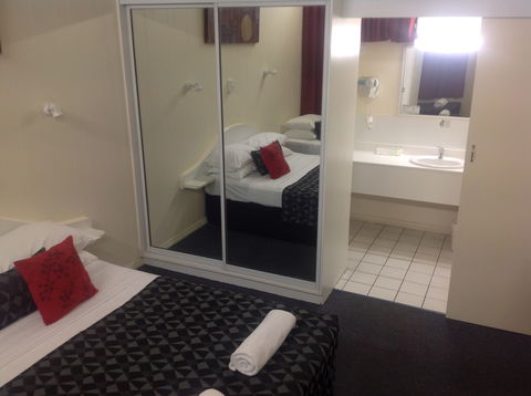 Parkside Motel & Licensed Restaurant - Accommodation in Surfers Paradise 3