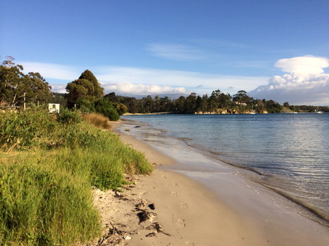 Snug Beach Cabin & Caravan Park - Accommodation in Surfers Paradise 0