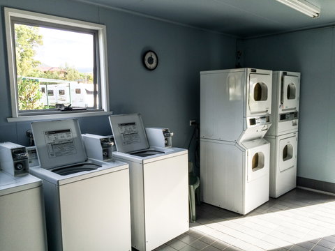 Snug Beach Cabin & Caravan Park - Accommodation in Surfers Paradise 2