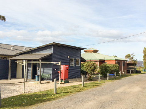 Snug Beach Cabin & Caravan Park - Accommodation in Surfers Paradise 1