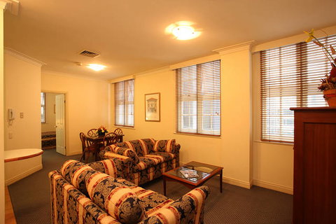 ULTIQA Rothbury Hotel - Accommodation in Surfers Paradise 3
