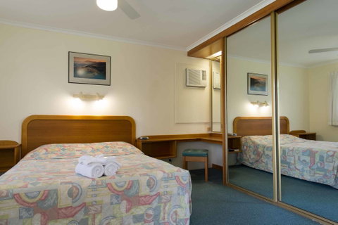 Vacation Village - Accommodation in Surfers Paradise 2