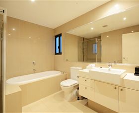 Darwin City Harbour Views - Accommodation in Surfers Paradise 6