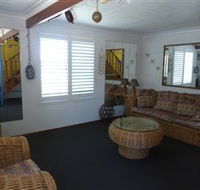 Sails Beach House Apartment Pottsville - Accommodation in Surfers Paradise
