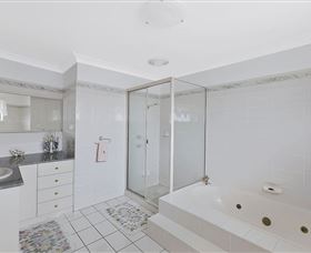Waterfront Paradise - Accommodation in Surfers Paradise 4