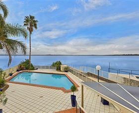 Waterfront Paradise - Accommodation in Surfers Paradise 3
