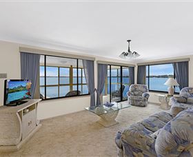 Waterfront Paradise - Accommodation in Surfers Paradise 6