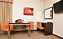 Governor Macquarie Motor Inn - Bathurst - Accommodation in Surfers Paradise 2
