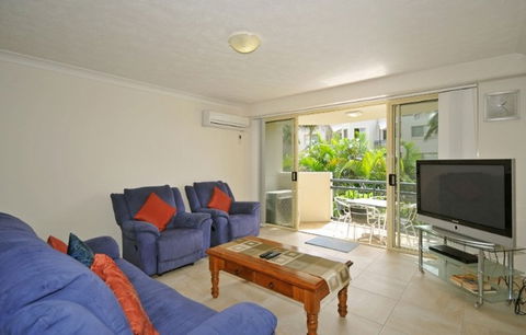 Golden Riviera Beach Resort - Accommodation in Surfers Paradise 3