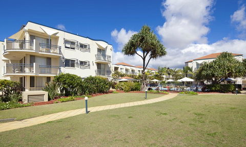 Golden Riviera Beach Resort - Accommodation in Surfers Paradise 5