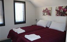 Magenta Cottage Accommodation And Art Studio - Accommodation in Surfers Paradise 1