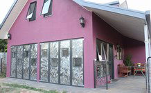 Magenta Cottage Accommodation And Art Studio - Accommodation in Surfers Paradise 3