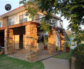 Rubyvale Gem Gallery Apartments - Accommodation in Surfers Paradise 1