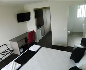 Dooleys Tavern And Motel Springsure - Accommodation in Surfers Paradise 0
