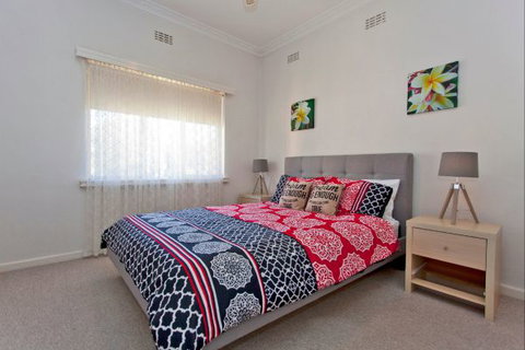Relax On Regina - Accommodation in Surfers Paradise 54