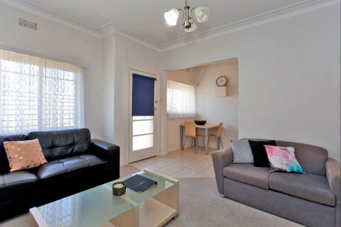 Relax On Regina - Accommodation in Surfers Paradise 55