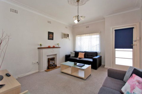 Relax On Regina - Accommodation in Surfers Paradise 56