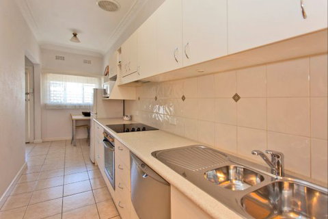 Relax On Regina - Accommodation in Surfers Paradise 57