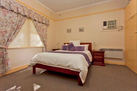 Relax On Regina - Accommodation in Surfers Paradise 3