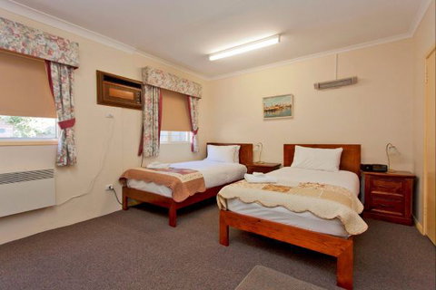 Relax On Regina - Accommodation in Surfers Paradise 5