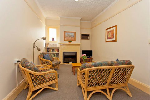 Relax On Regina - Accommodation in Surfers Paradise 7