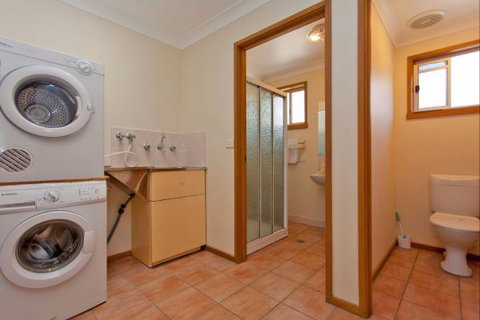 Relax On Regina - Accommodation in Surfers Paradise 9