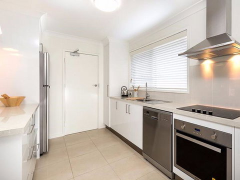 Relax On Regina - Accommodation in Surfers Paradise 24
