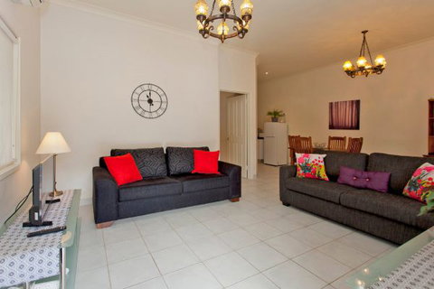 Relax On Regina - Accommodation in Surfers Paradise 30