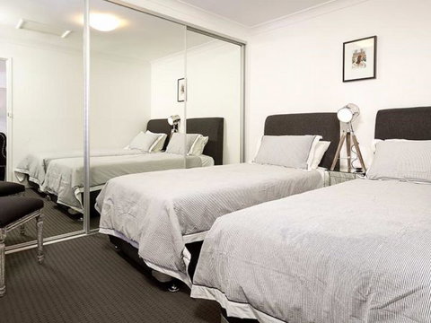Relax On Regina - Accommodation in Surfers Paradise 13