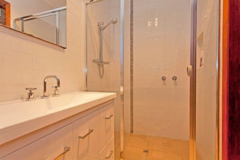 Relax On Regina - Accommodation in Surfers Paradise 68
