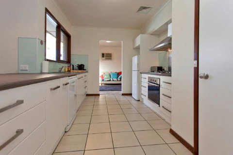Relax On Regina - Accommodation in Surfers Paradise 71