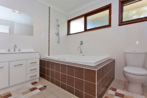Relax On Regina - Accommodation in Surfers Paradise 72