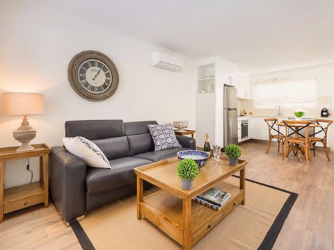 Relax On Regina - Accommodation in Surfers Paradise 34