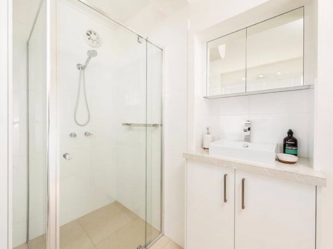 Relax On Regina - Accommodation in Surfers Paradise 39