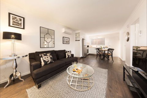 Relax On Regina - Accommodation in Surfers Paradise 41