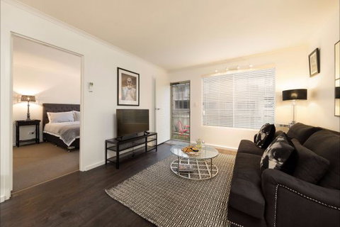 Relax On Regina - Accommodation in Surfers Paradise 42