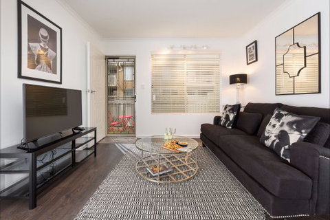 Relax On Regina - Accommodation in Surfers Paradise 43