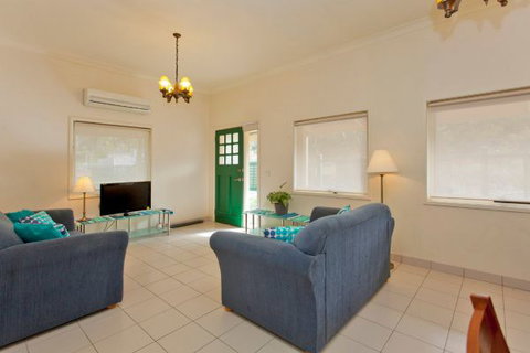 Relax On Regina - Accommodation in Surfers Paradise 49