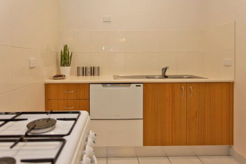 Relax On Regina - Accommodation in Surfers Paradise 52