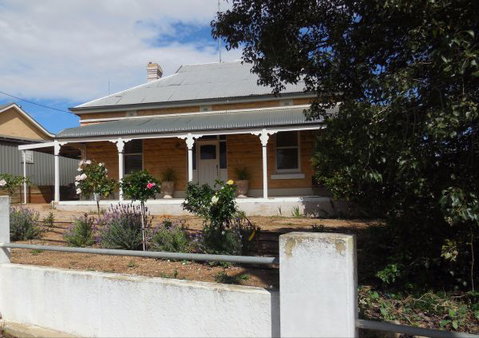 Book Keepers Cottage Waikerie - Accommodation in Surfers Paradise 0