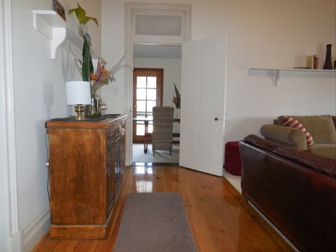 Book Keepers Cottage Waikerie - Accommodation in Surfers Paradise 4