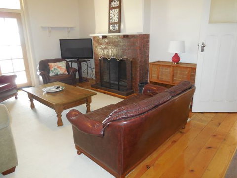 Book Keepers Cottage Waikerie - Accommodation in Surfers Paradise 5
