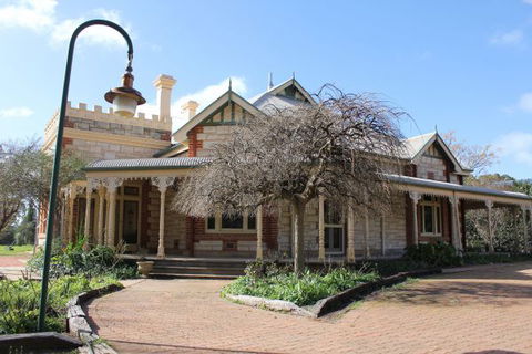 Cockburn House - Accommodation in Surfers Paradise 1