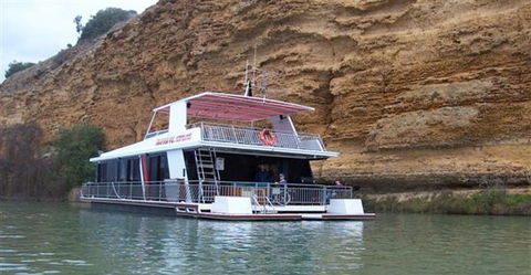 Takeme2 Houseboat - Accommodation in Surfers Paradise 1